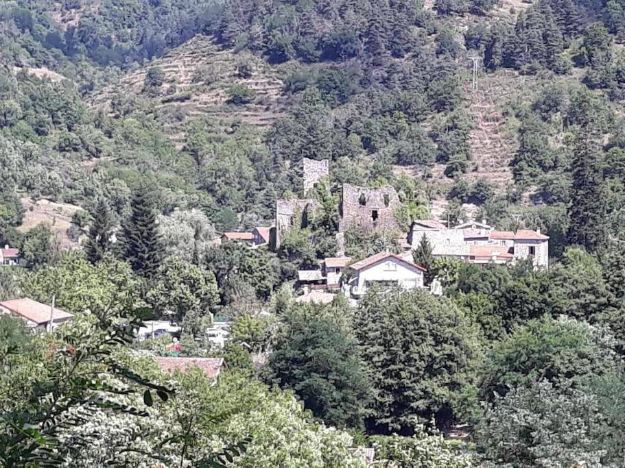 Gite Le Rocher Du Chateau De Retourtour Lamastre Luaran gambar