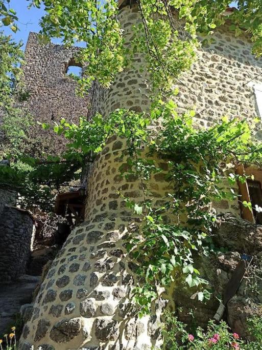 Gite Le Rocher Du Chateau De Retourtour Lamastre Luaran gambar