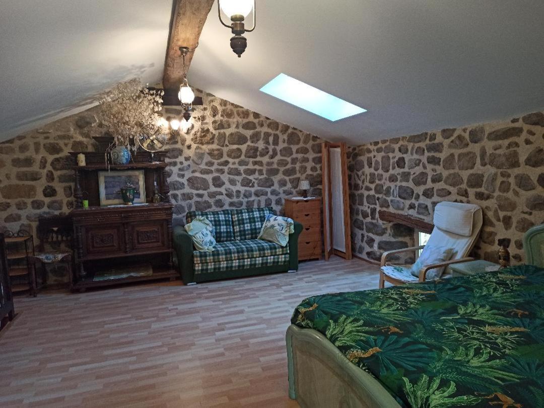 Gite Le Rocher Du Chateau De Retourtour Lamastre Luaran gambar