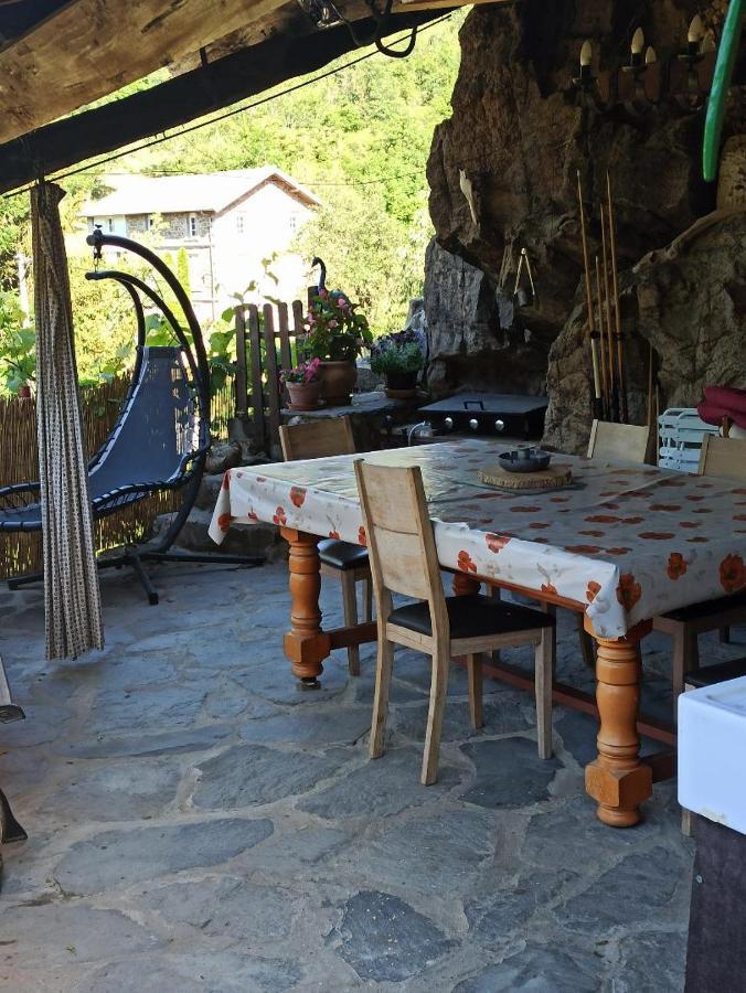 Gite Le Rocher Du Chateau De Retourtour Lamastre Luaran gambar